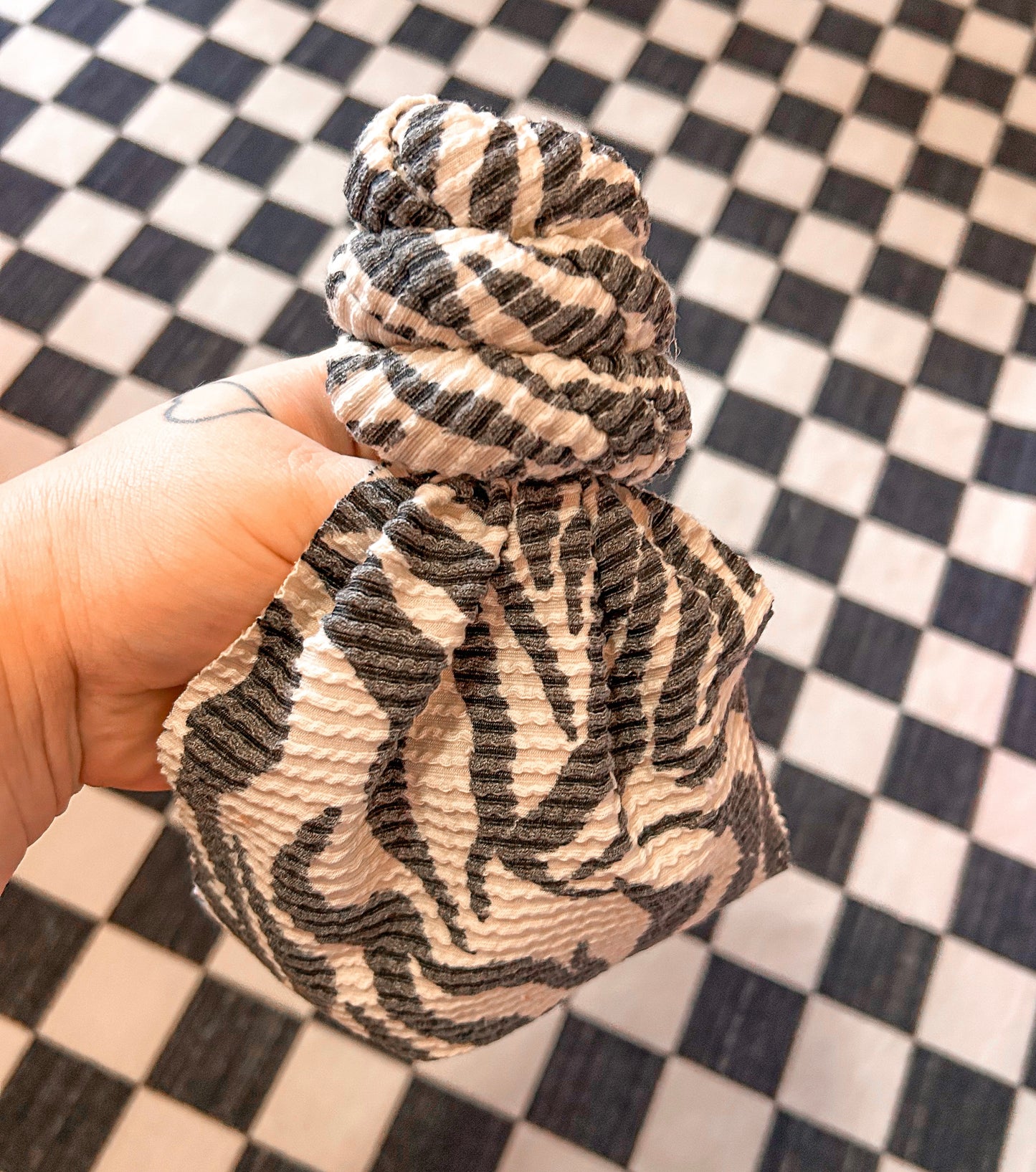 Zebra Wave Rib Bow