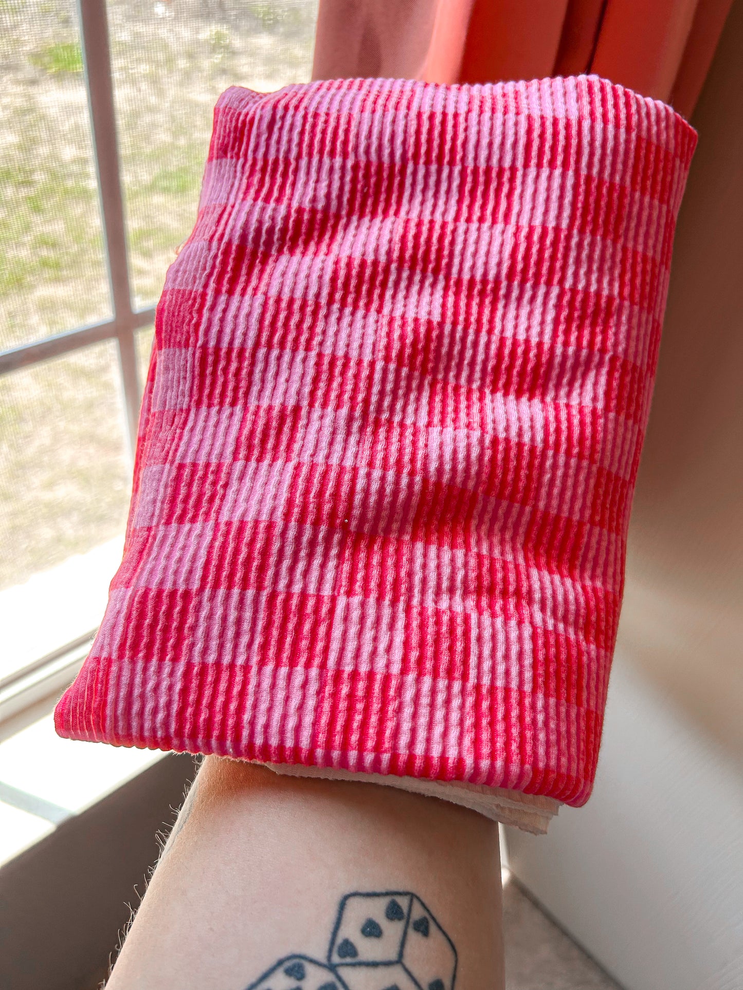 Pink/Pink Checkered Wave Bow