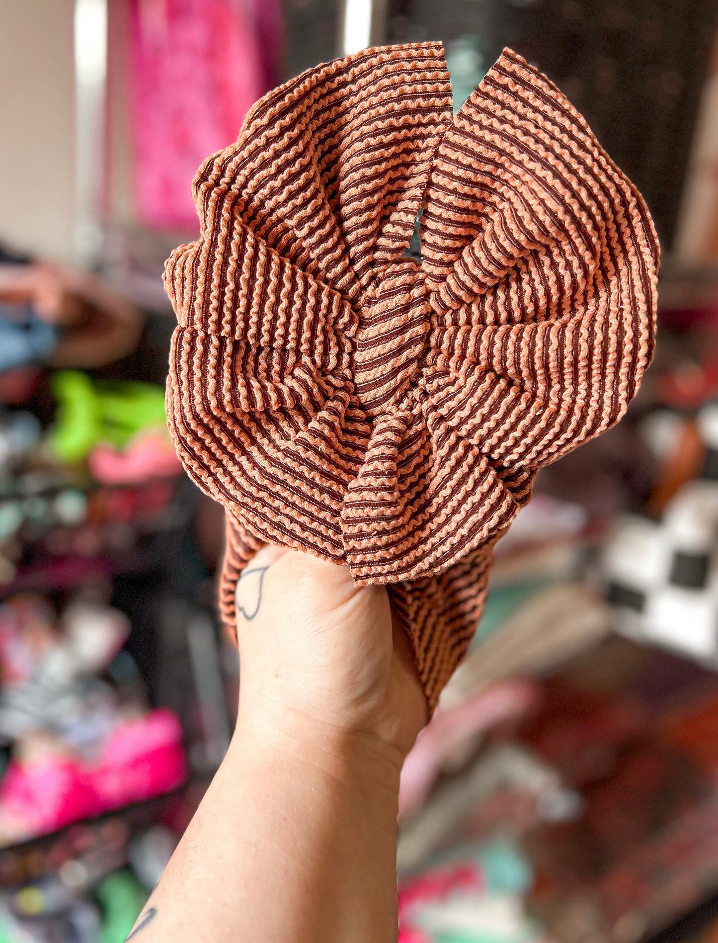 2 Tone Brown Wave Bow