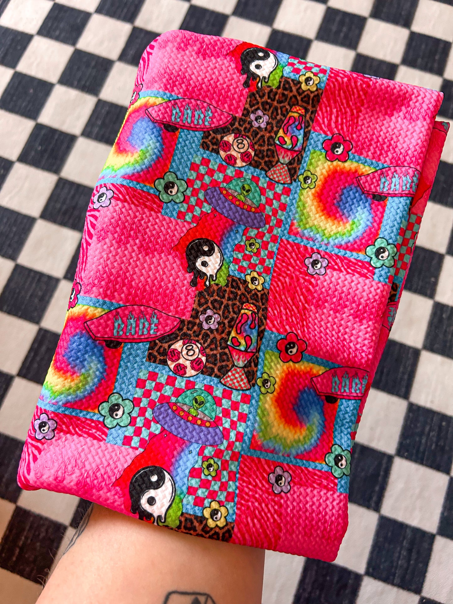 Alien Groovy Bow