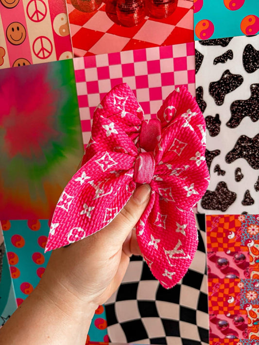 Bubblegum pink B Sailor Piggies Clips